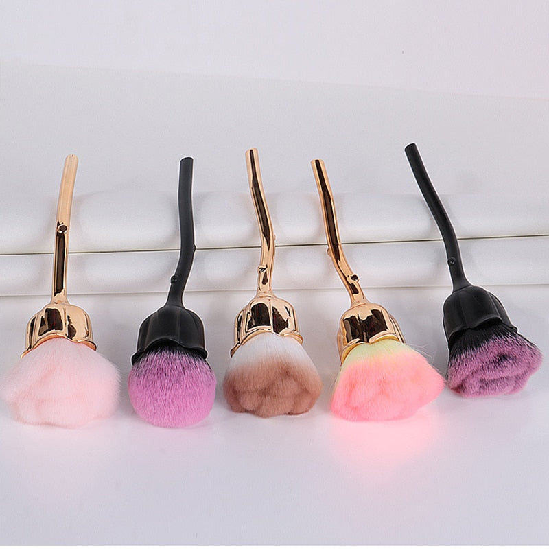 Multifunction Flower Brush For Beginners Can Be Used For Blush and Powder brush to meet different makeup needs