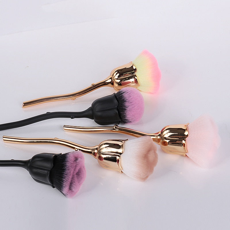 Multifunction Flower Brush For Beginners Can Be Used For Blush and Powder brush to meet different makeup needs