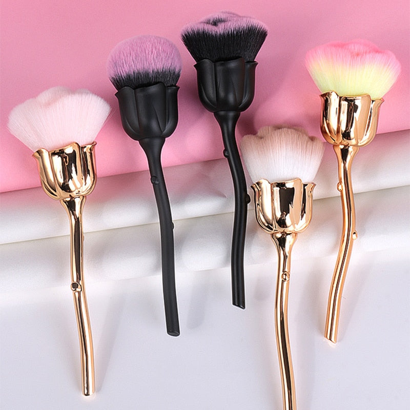 Multifunction Flower Brush For Beginners Can Be Used For Blush and Powder brush to meet different makeup needs